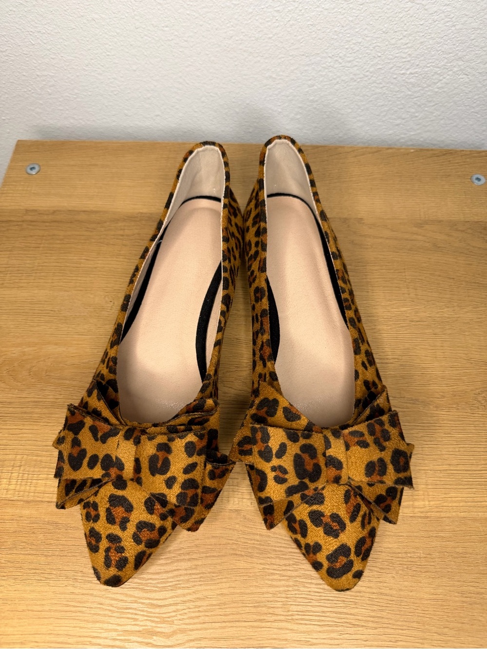 Leopard Print Pointed-Toe Bow Flats — Women's Animal Print Ballet Shoes EU 40